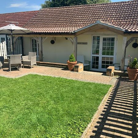Woodpecker Cottage At Frog Trotters Cottages Hartpury Exterior foto